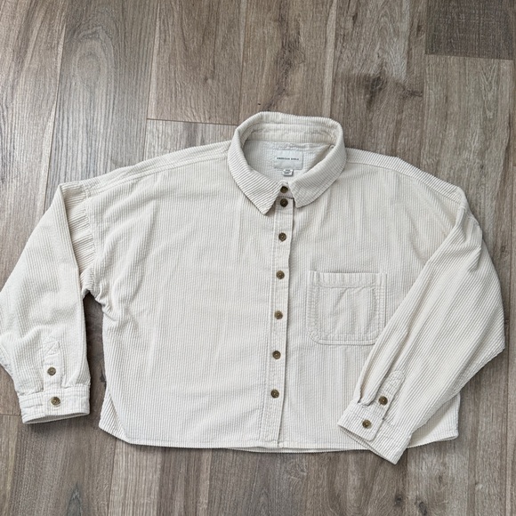 American Eagle Women’s Cream Corduroy Cropped Oversized Shirt Size M - Picture 3 of 11